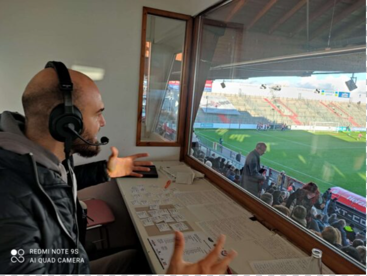KOMMENTATOR HACHING